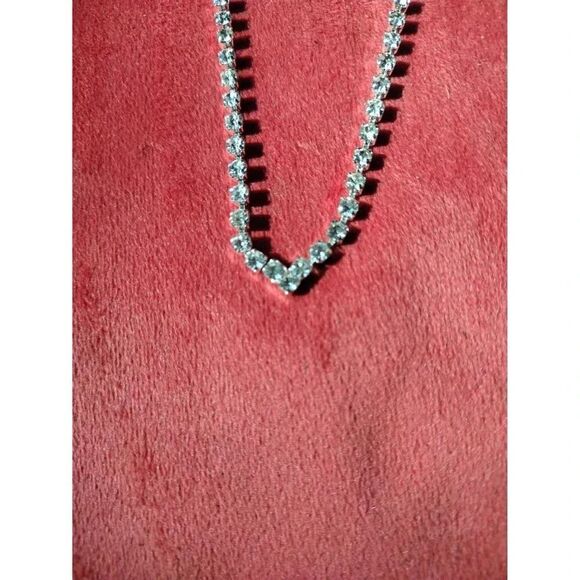 Austrian crystal silvertone necklace - Picture 6 of 6